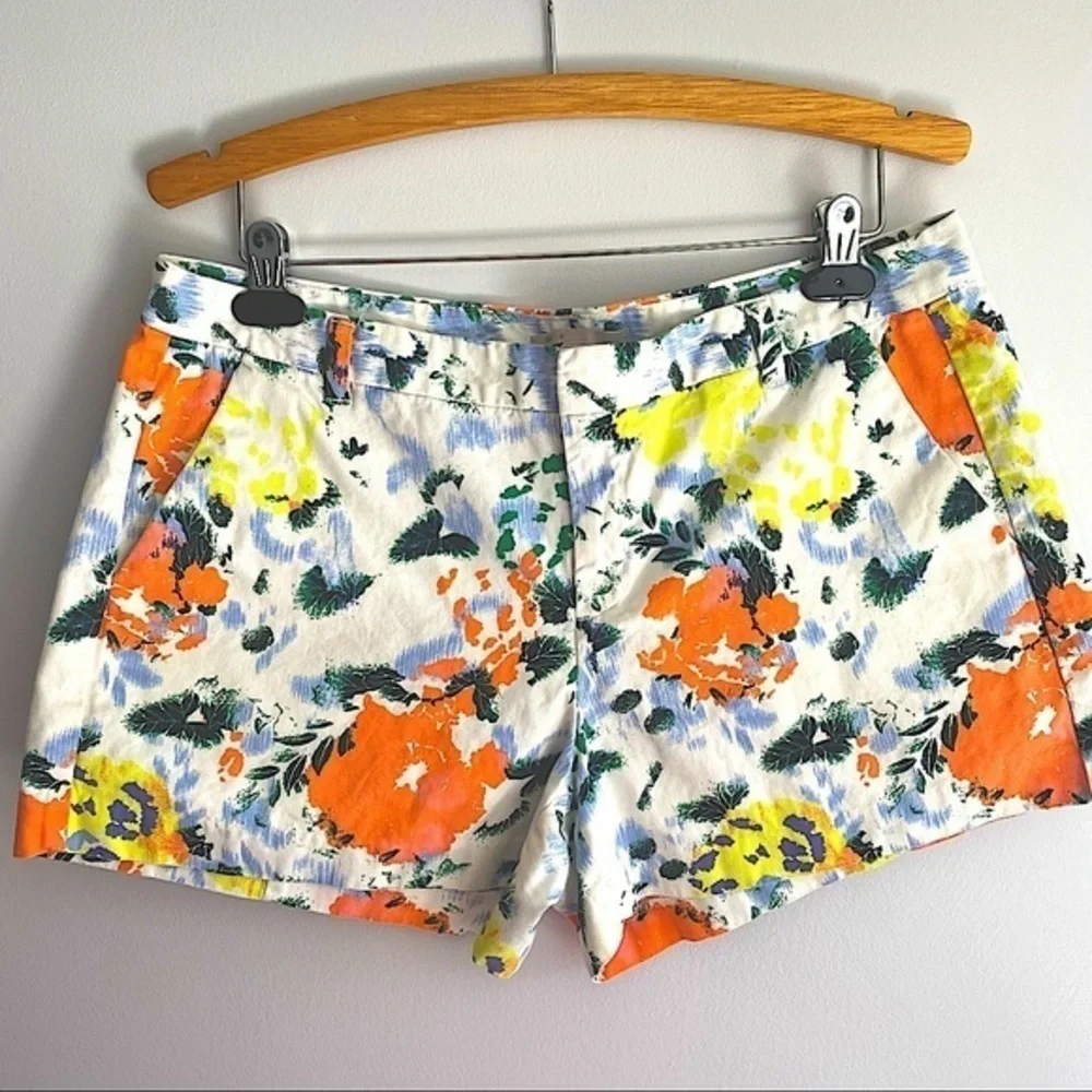 GAP City Shorts White Floral Mid Rise Size 12 EUC